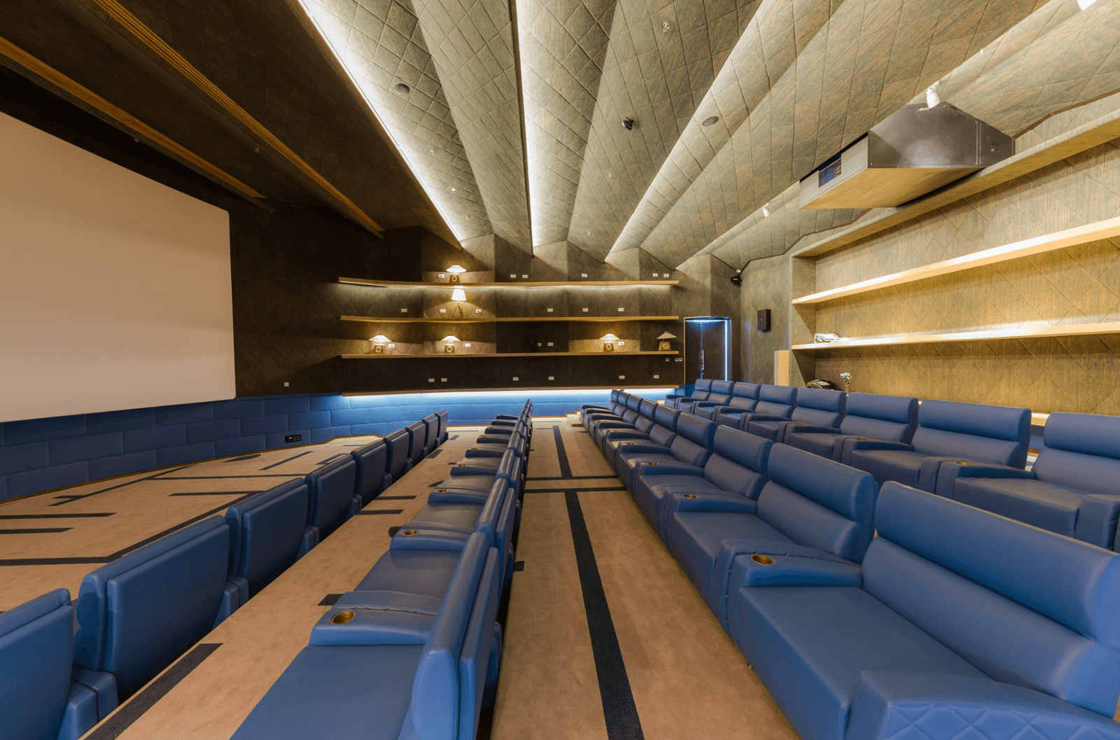 COMMERCIAL AV IMAGE