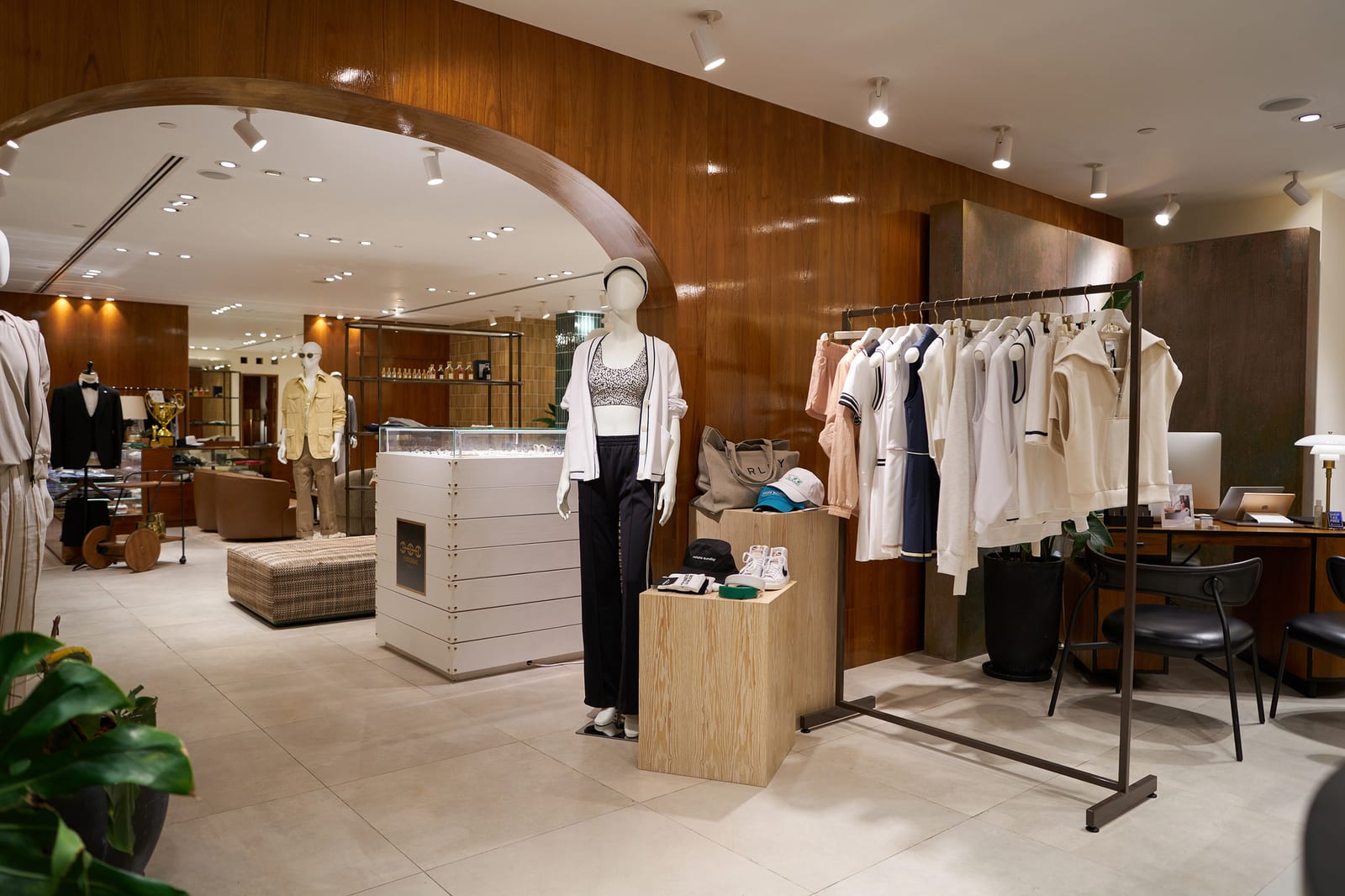 COMMERCIAL AV IMAGE