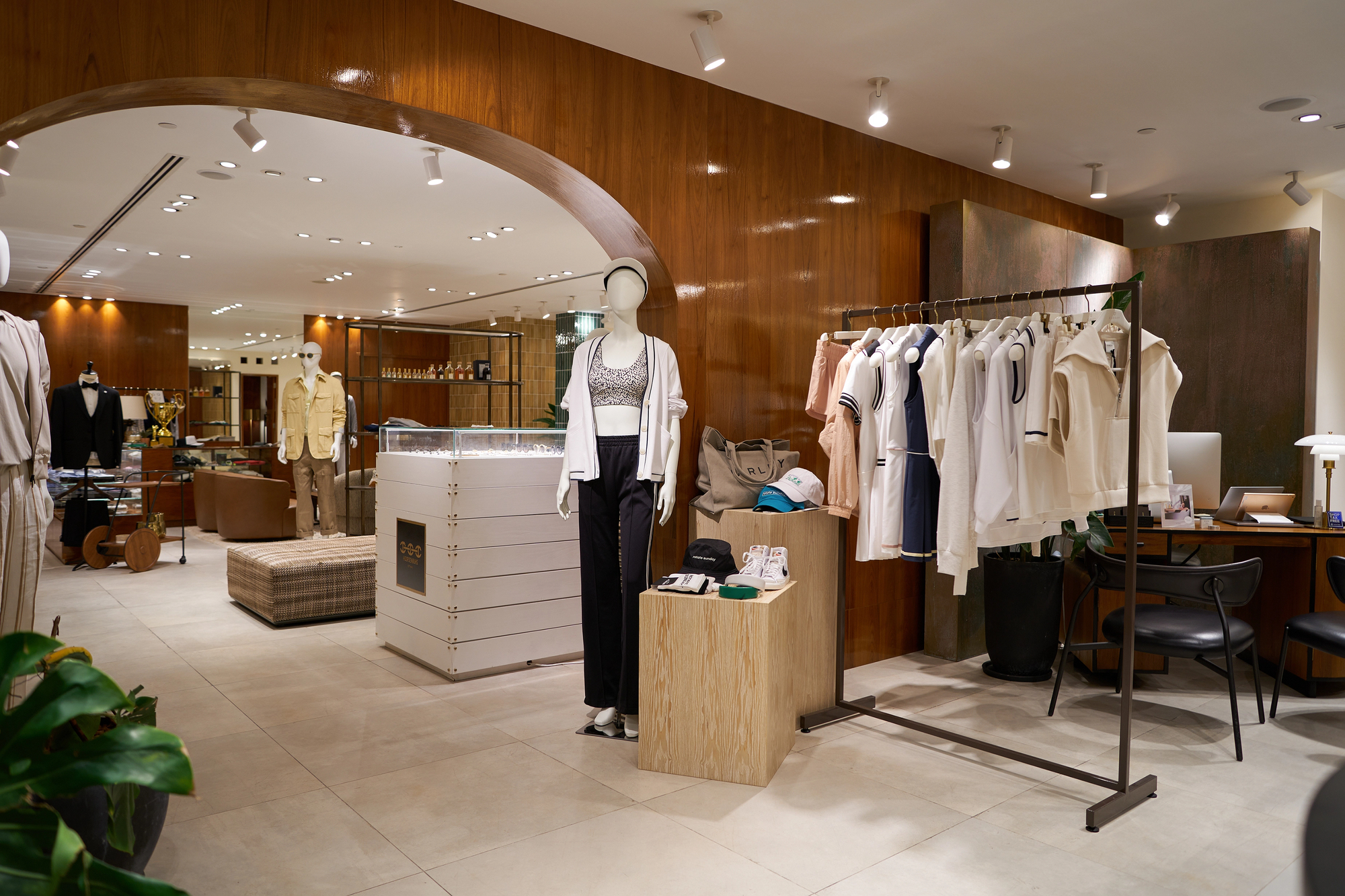 COMMERCIAL AV IMAGE