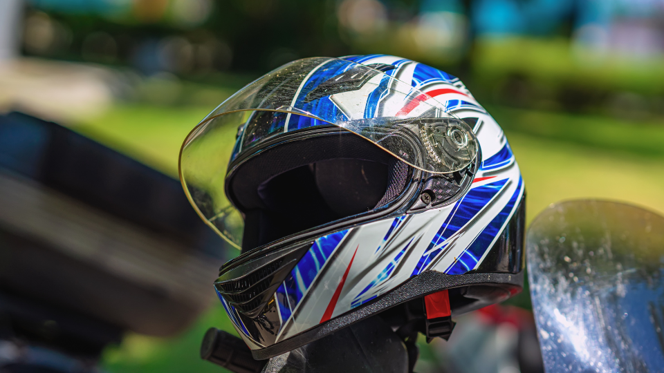 multa por dirigir sem capacete