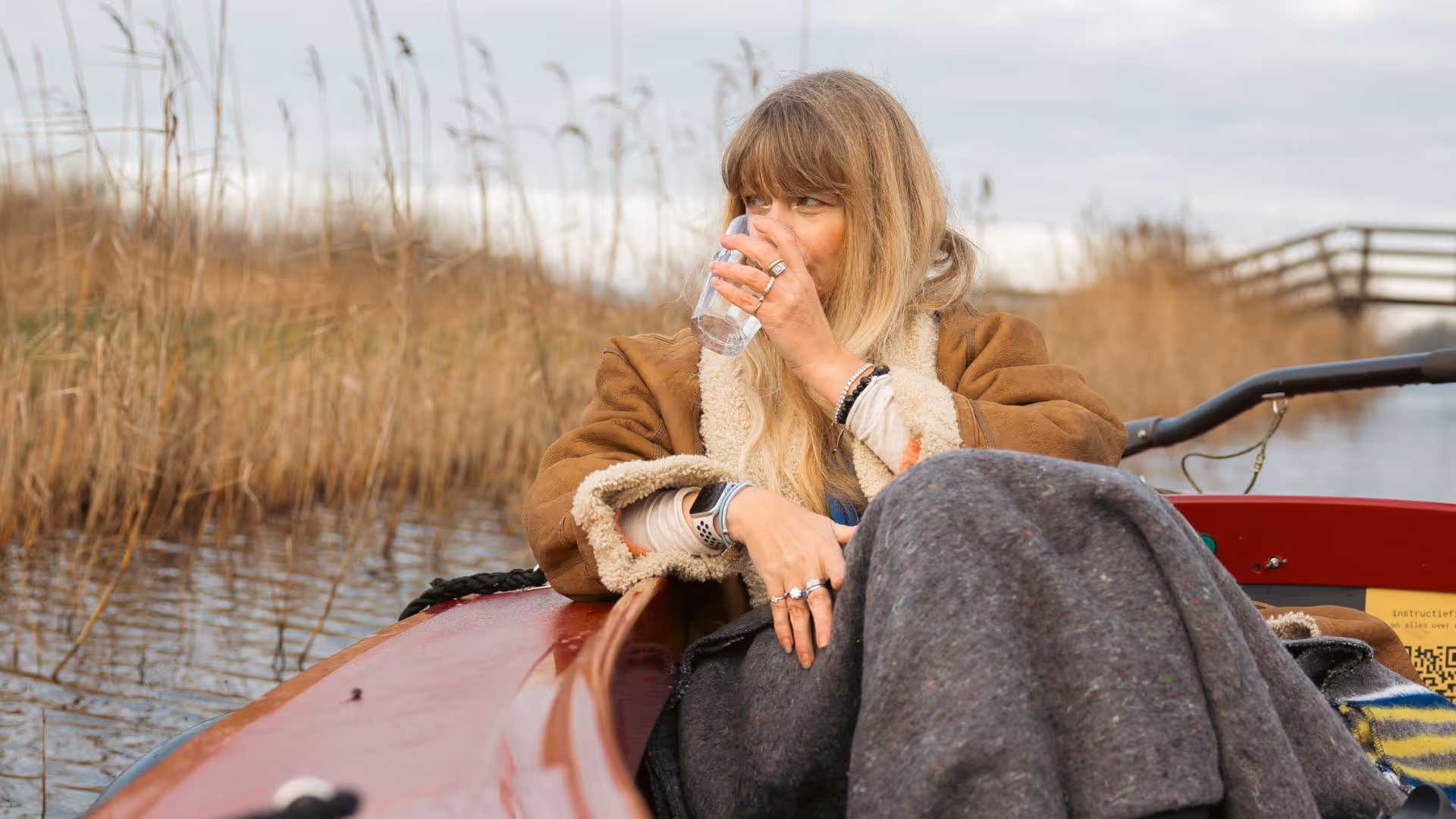 Foto van bovenaf van bootjes op de Vinkeveense Plassen
