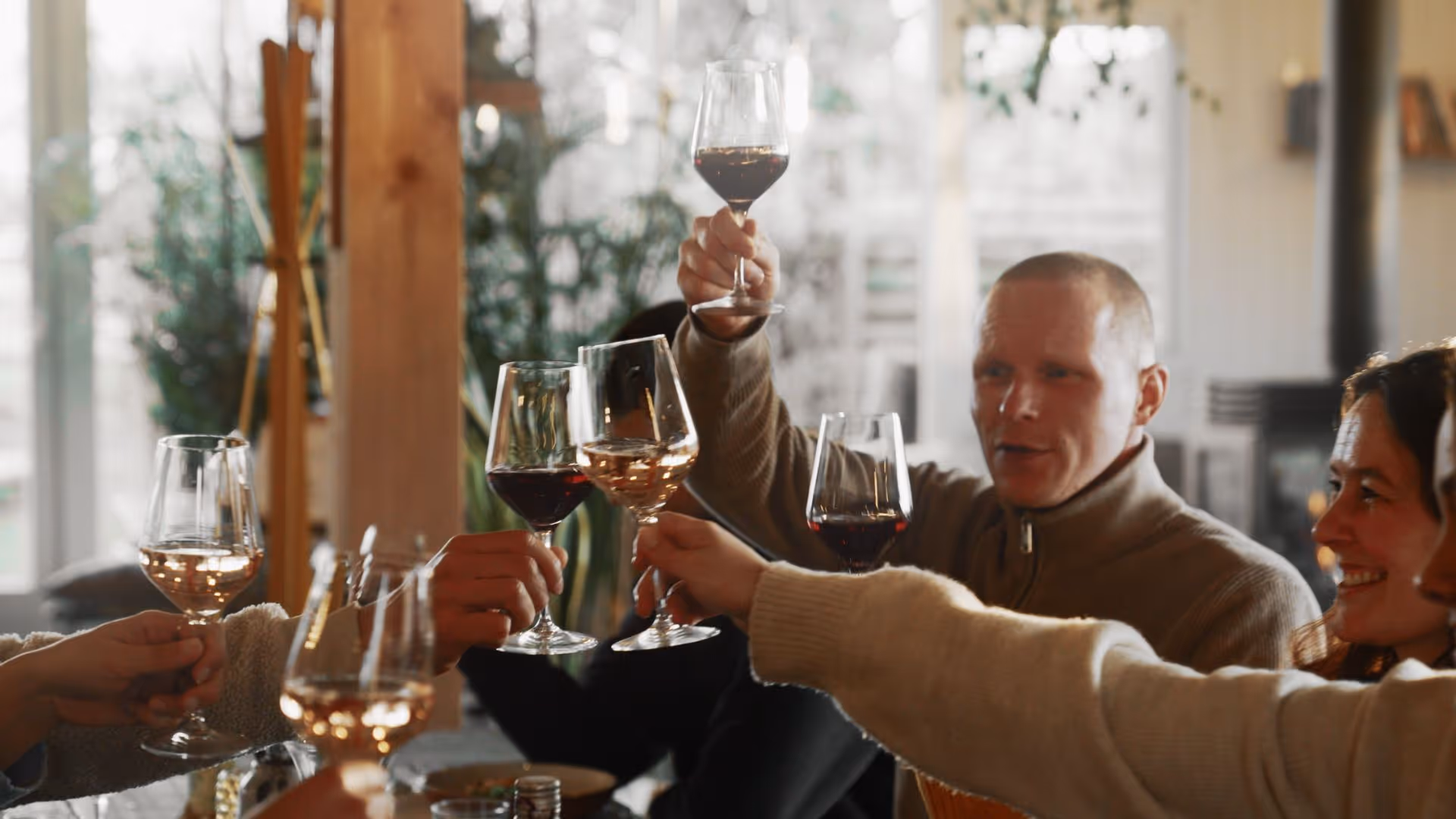 Foto van bovenaf van bootjes op de Vinkeveense Plassen