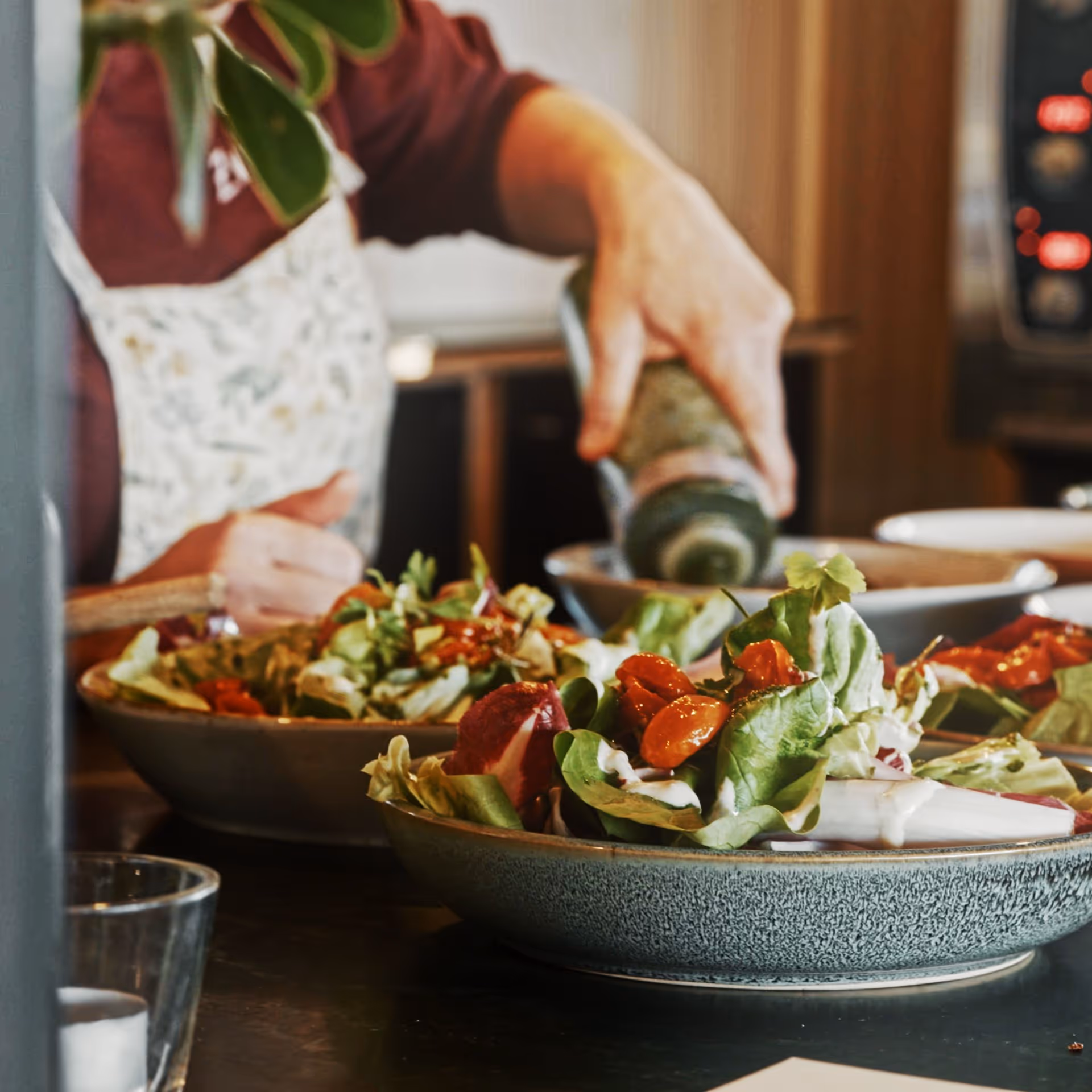 Vrouw presenteert in vergadering