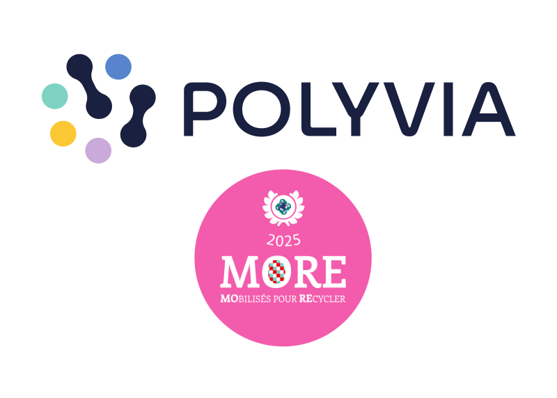 Logo du label européen MORE 2025, valorisant l’intégration de plastiques recyclés.