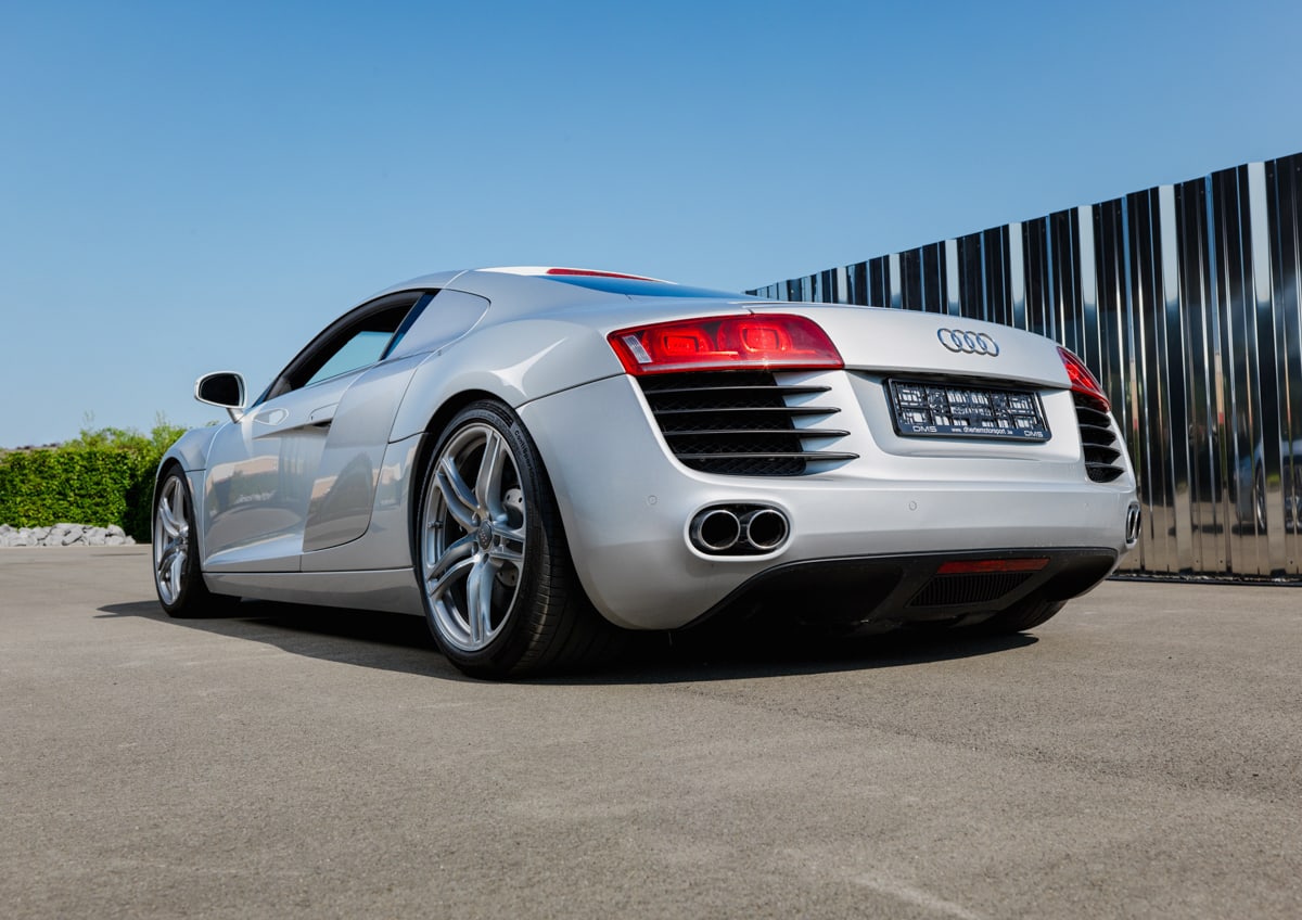 A sports coupé with assertive curves, aggressive yet civilised, the Audi R8 captured in its volumes, angles and technical details.