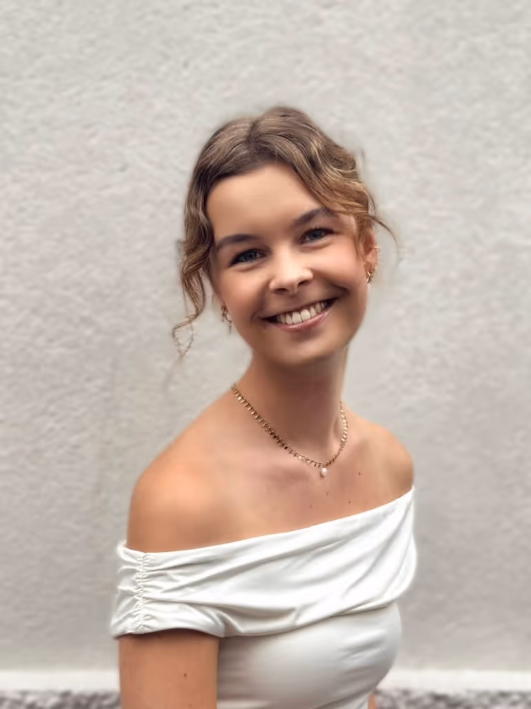 Ein Bild von Mareke Groen, die im Department für Corporate Relations mitwirkt.