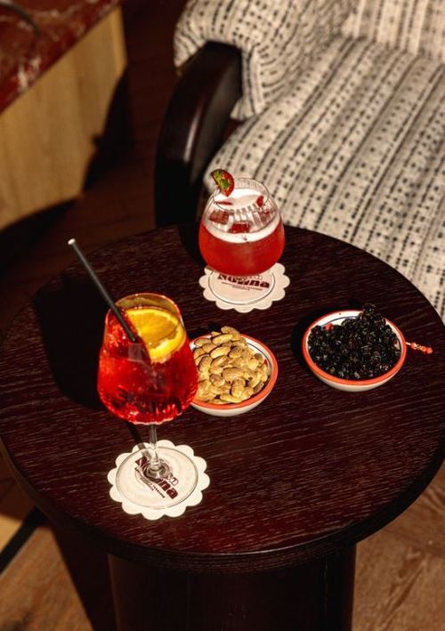 Profitez d'une grande variété de cocktails, à l'hôtel de luxe Les Aiglons, au restaurant Casa Nonna.