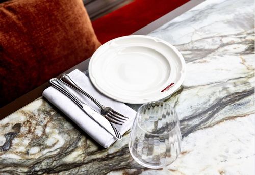 Plan d'accès et horaires du restaurant Casa Nonna dans le centre-ville de Chamonix, au cœur de l'hôtel 4 étoiles Les Aiglons.