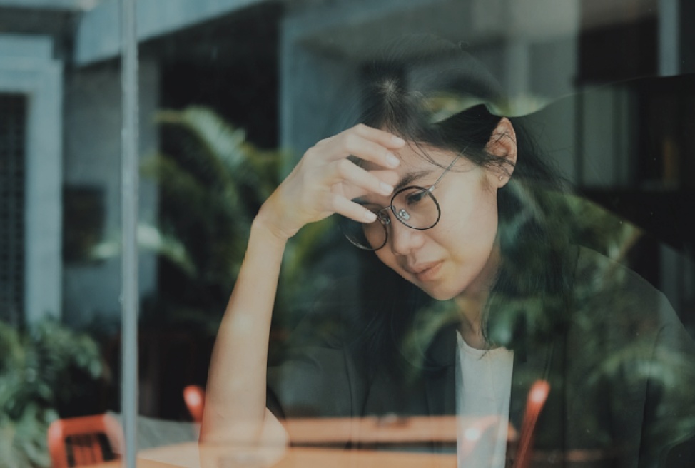 Employee using Bereave's step-by-step after-loss checklist