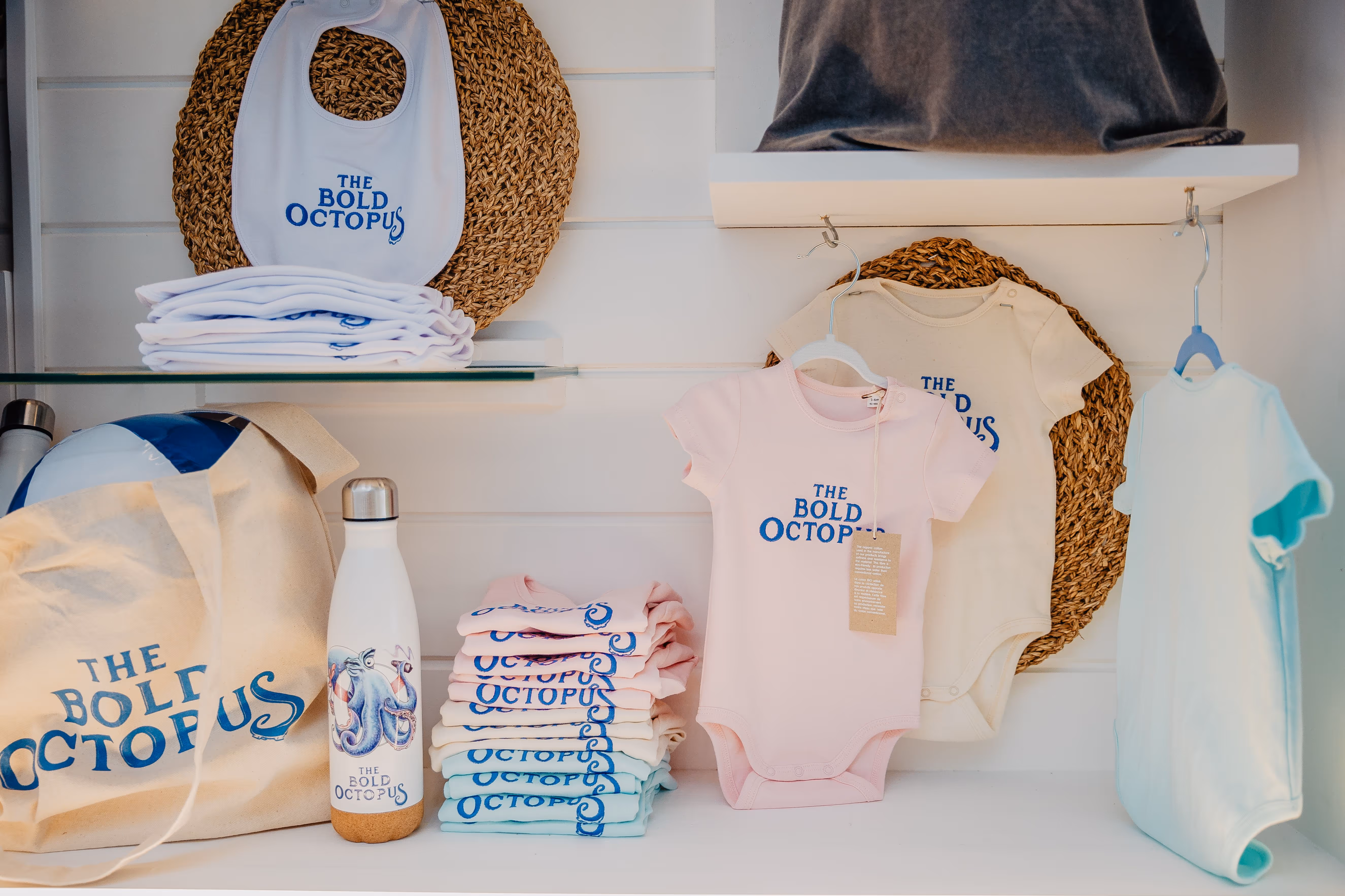 Merchandising gifts restaurant beach