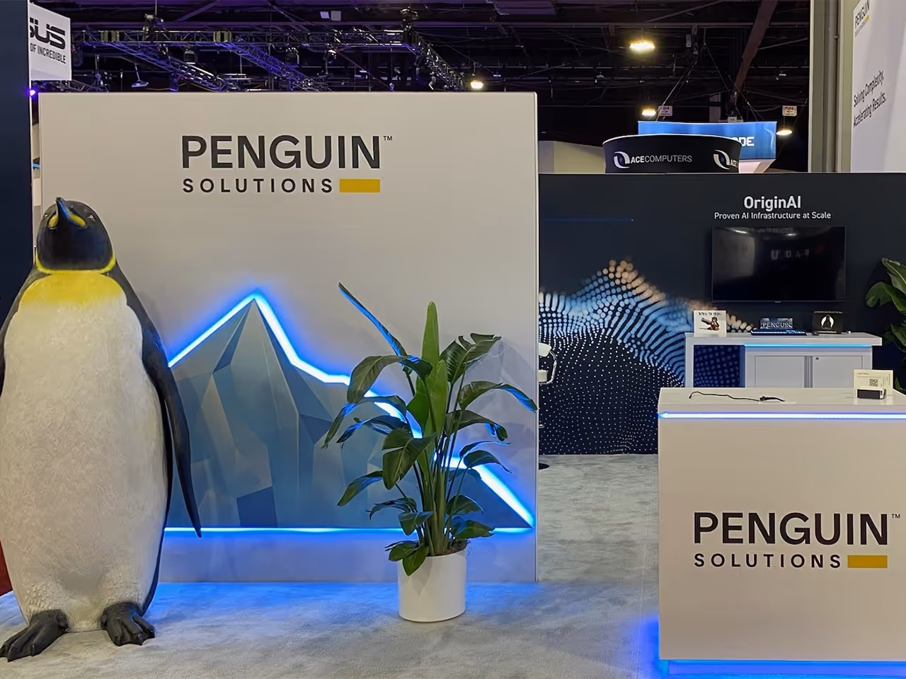 Finn at Penguin Solutions booth