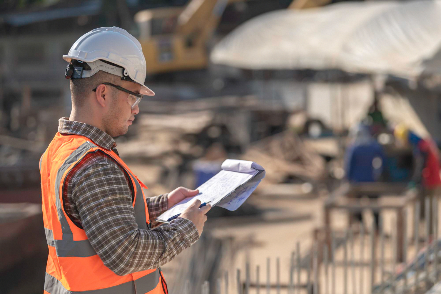 Ingenieur die nulmeting en vooropname uitvoert