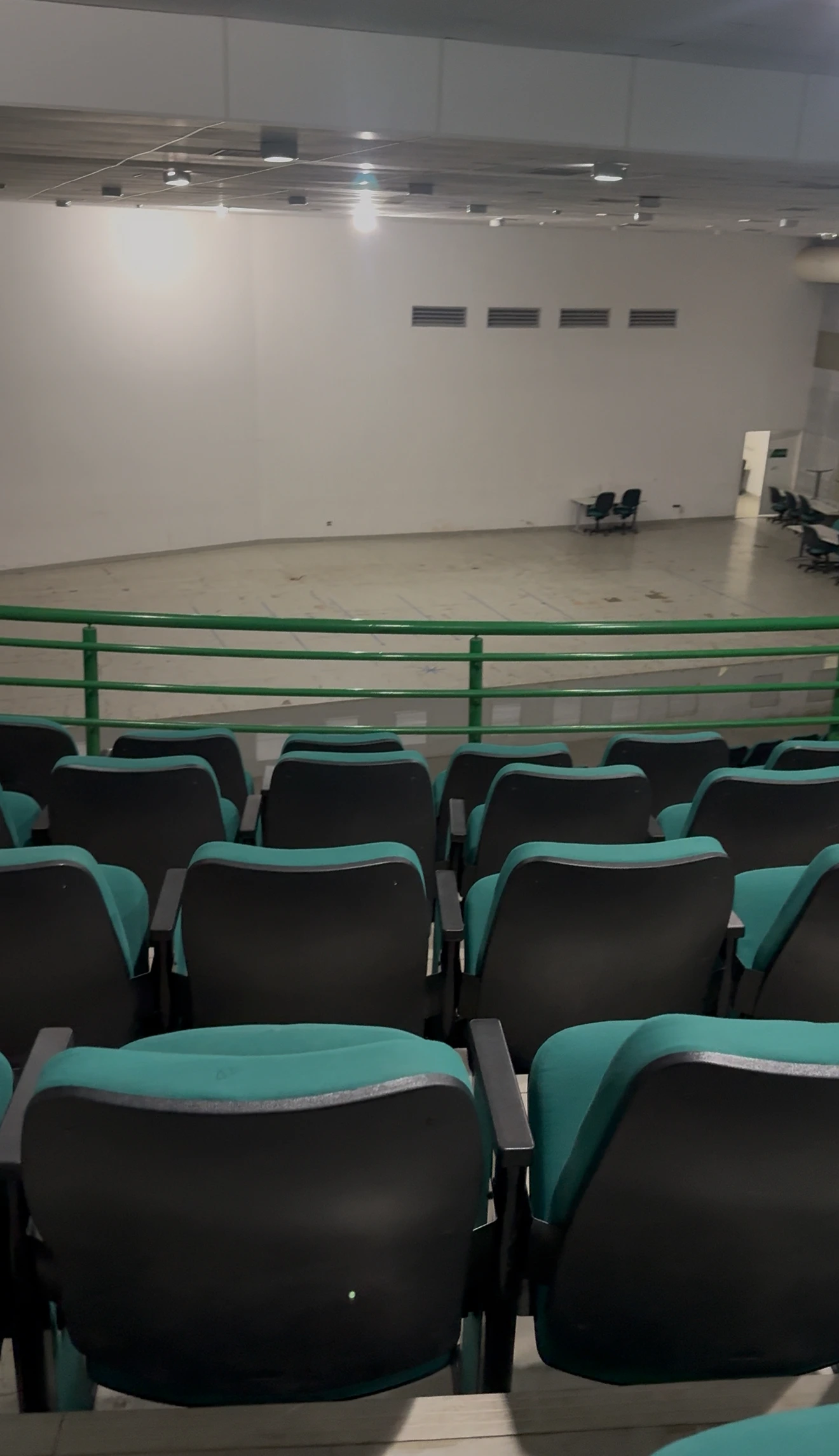 parte de cima do palco principal do centro de convencoes