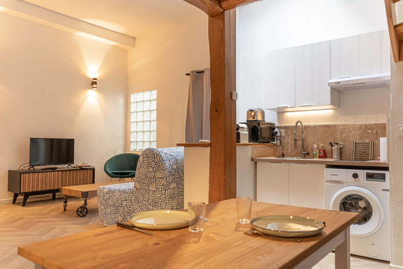 Appartement rénové à Avignon avec espace salon et cuisine