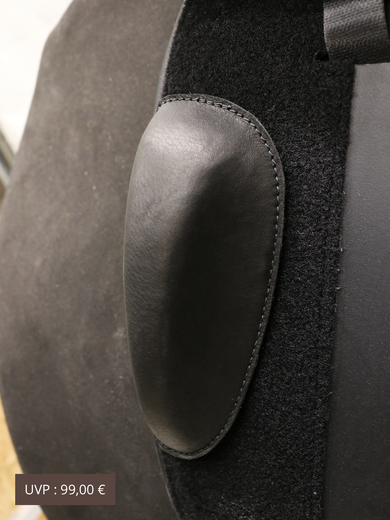 Nahaufnahme der HEMANO Klettpausche an einem Sattel