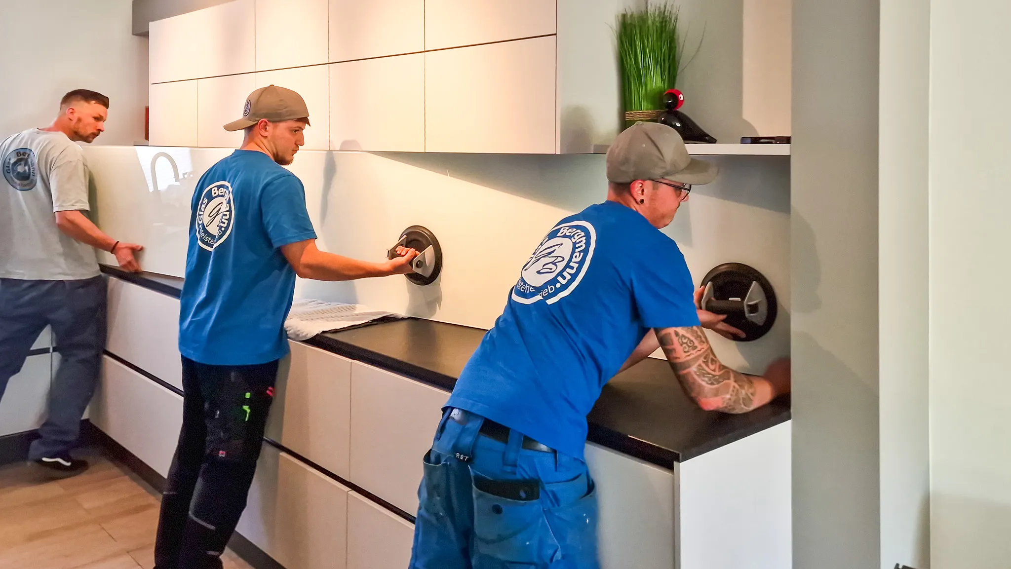 Küche Küchenrückwand GlasPro Bergmann Glaserei Langenfeld Solingen Mettmann Leverkusen