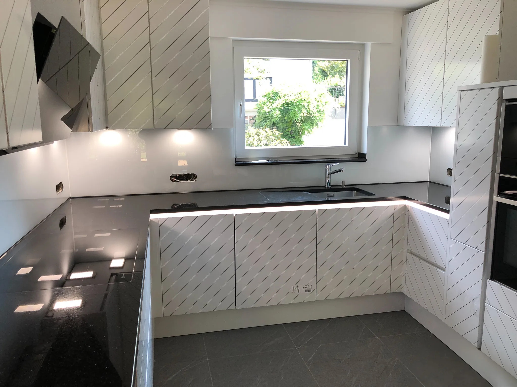 Küchenrückwände aus Glas GlasPro Bergmann Glaserei Langenfeld Solingen Mettmann Leverkusen