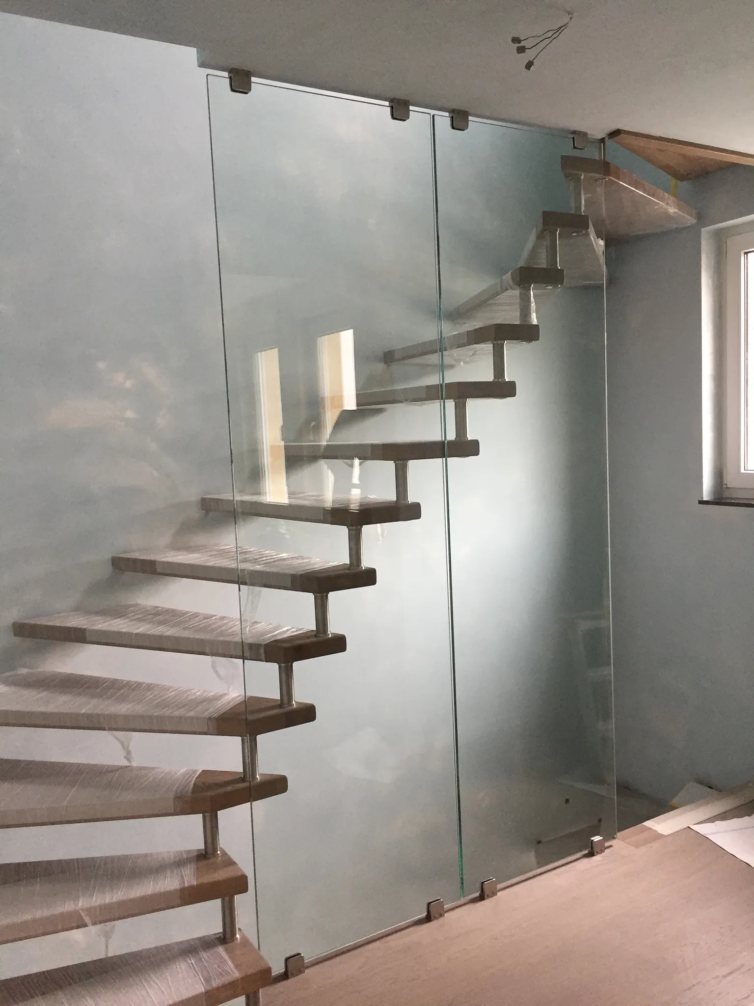 Treppe Glas Geländer GlasPro Bergmann Glaserei Langenfeld Solingen Mettmann Leverkusen