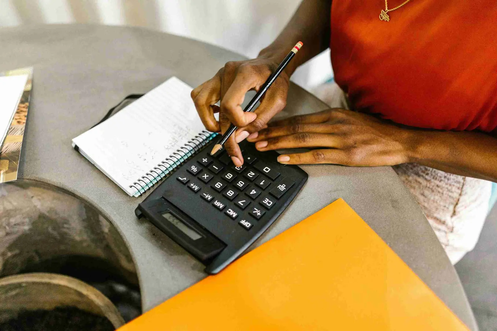 Calcul d’un budget de travaux sur un chantier de rénovation.