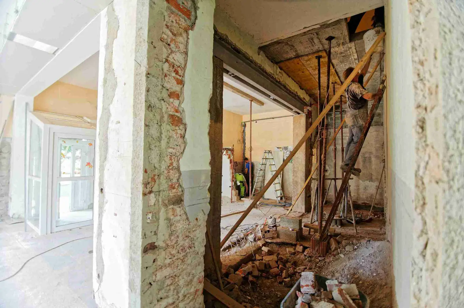 Travaux rénovation : lesquels augmentent la valeur d’une maison ?