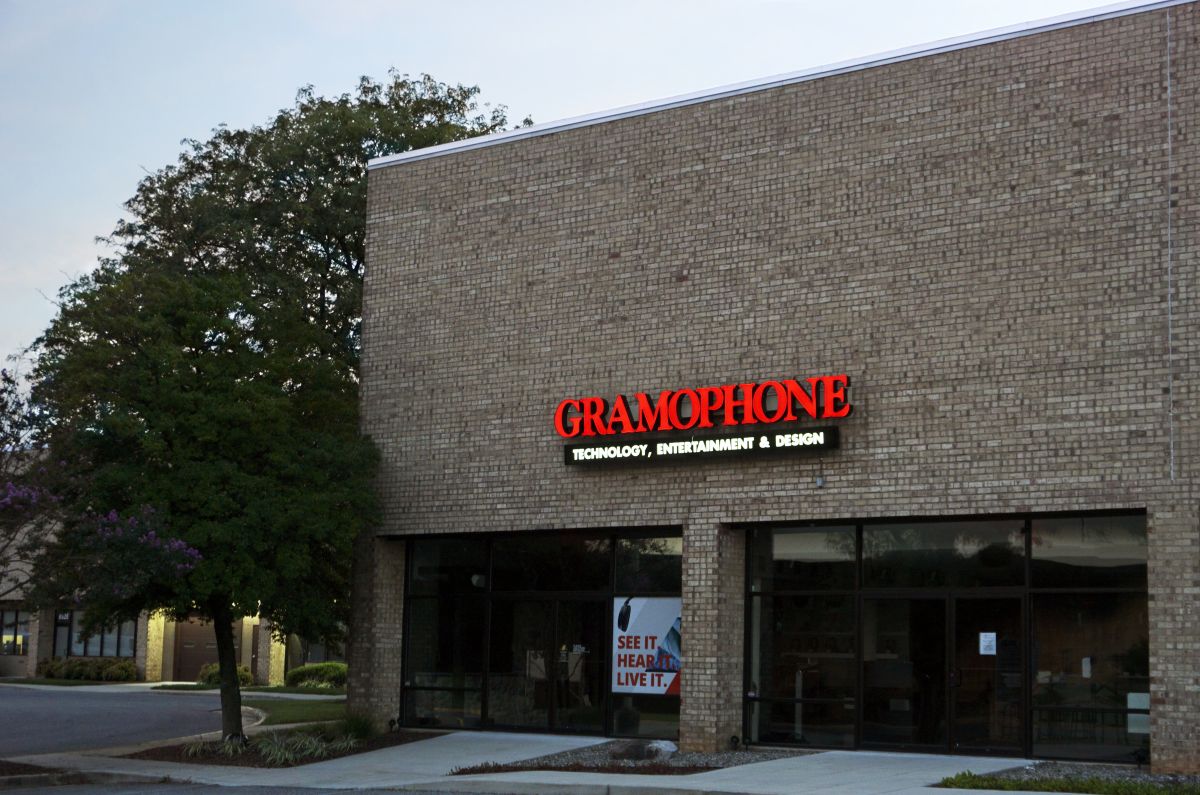 Dealer store image