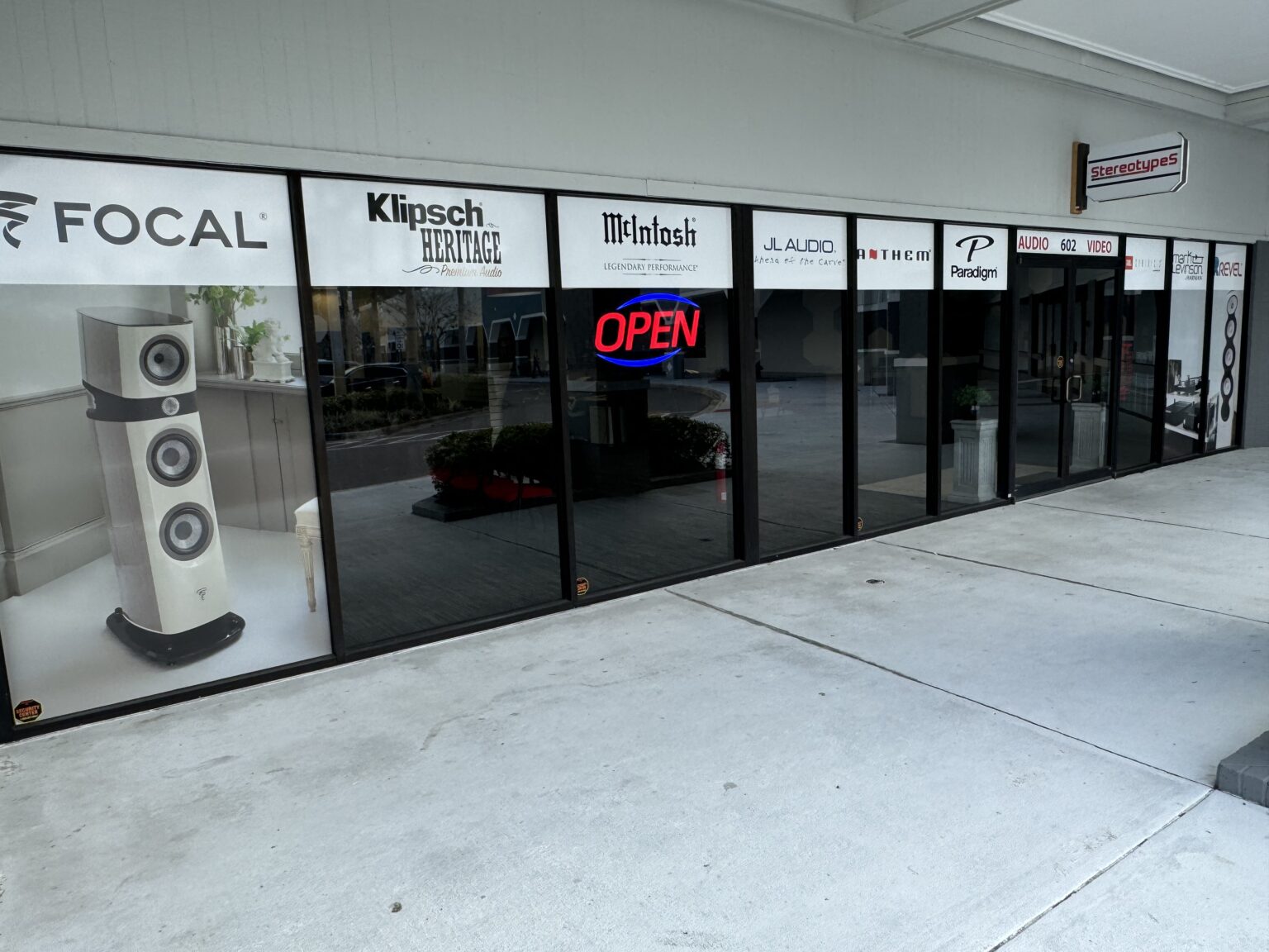 Dealer store image