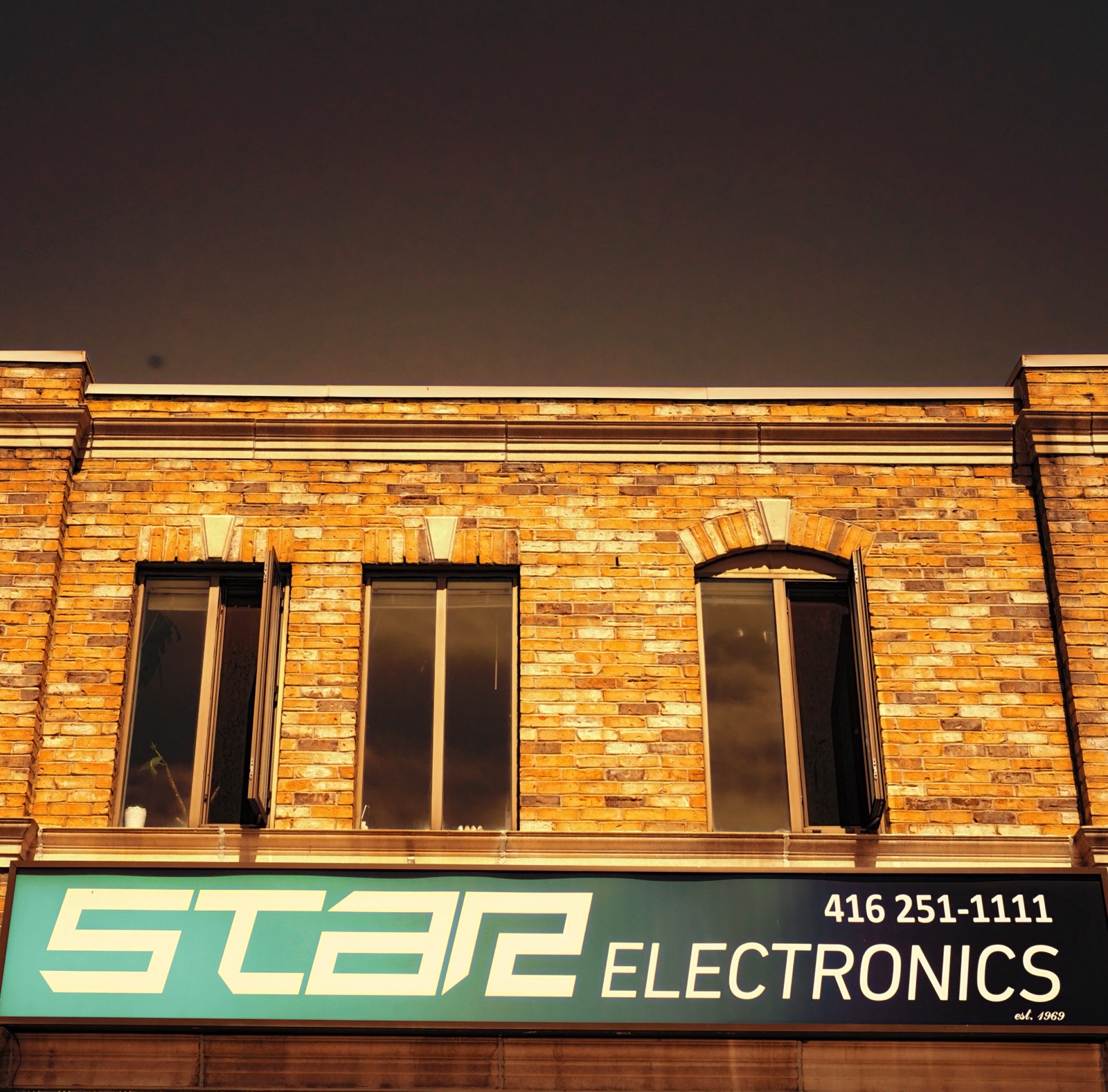 Dealer store image