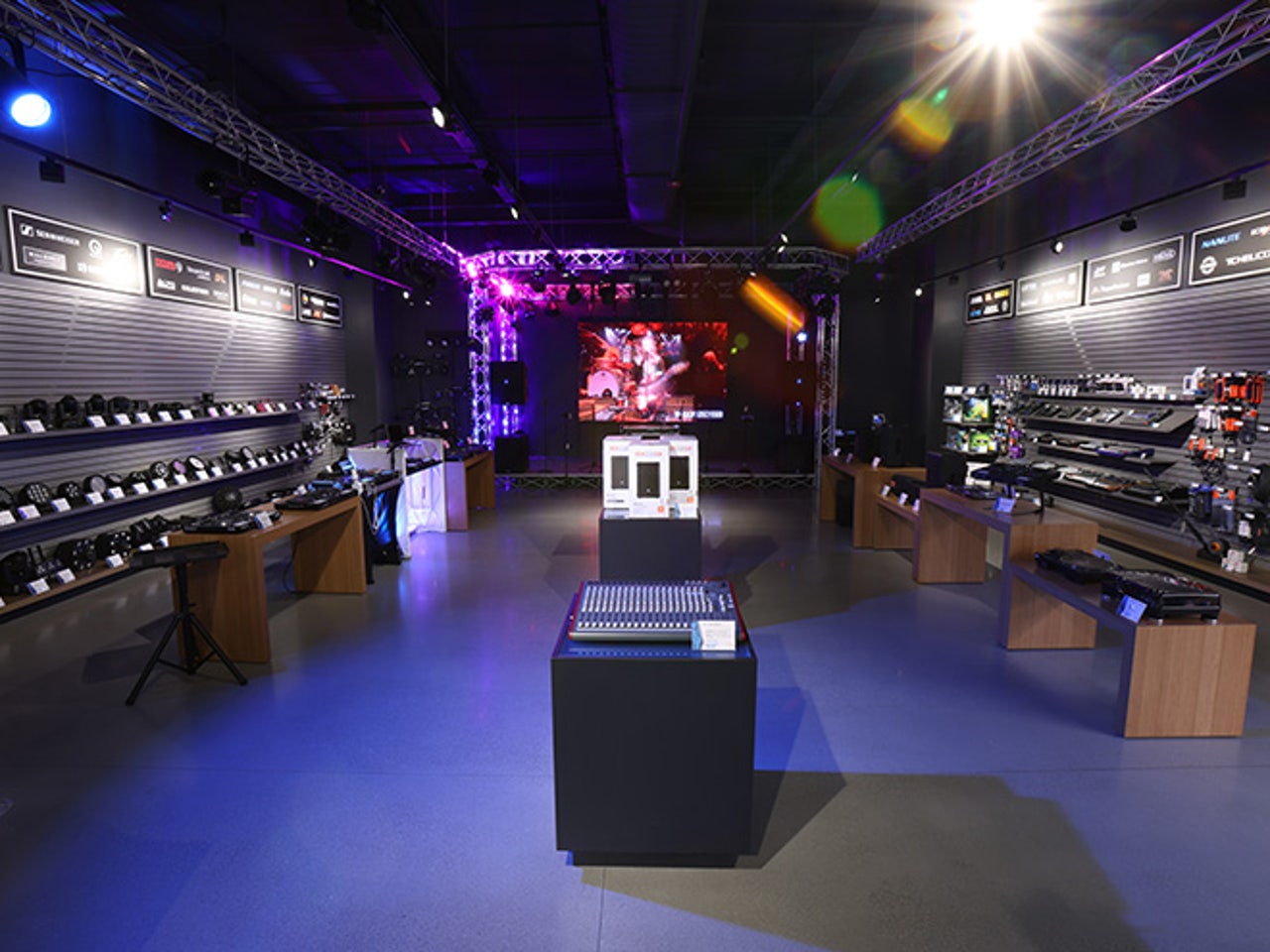 Dealer store image