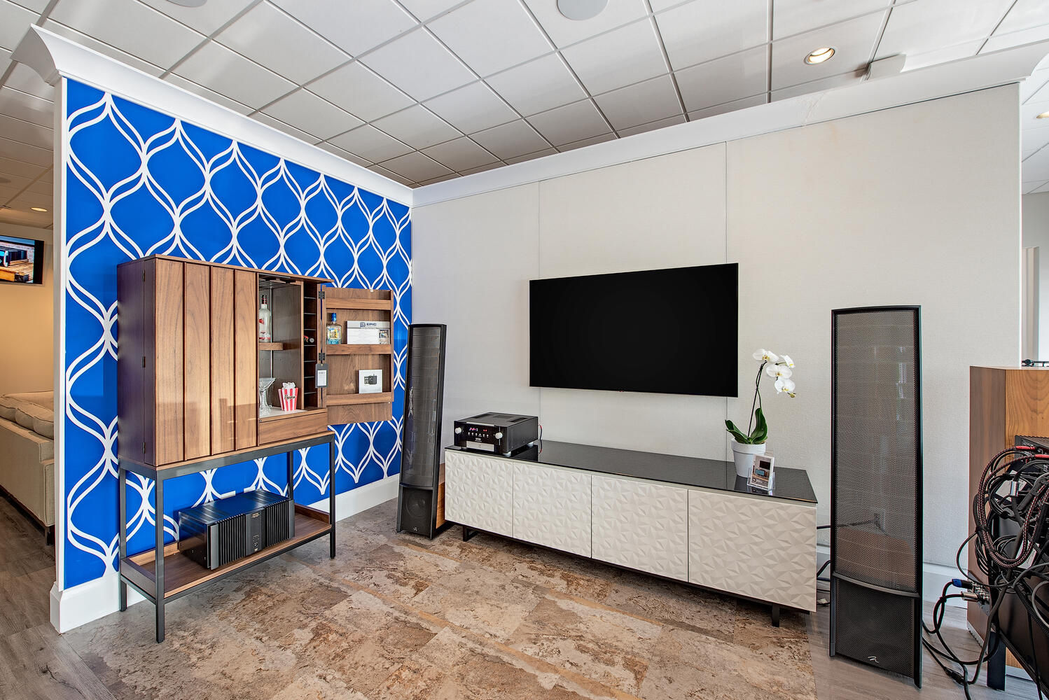 Dealer store image