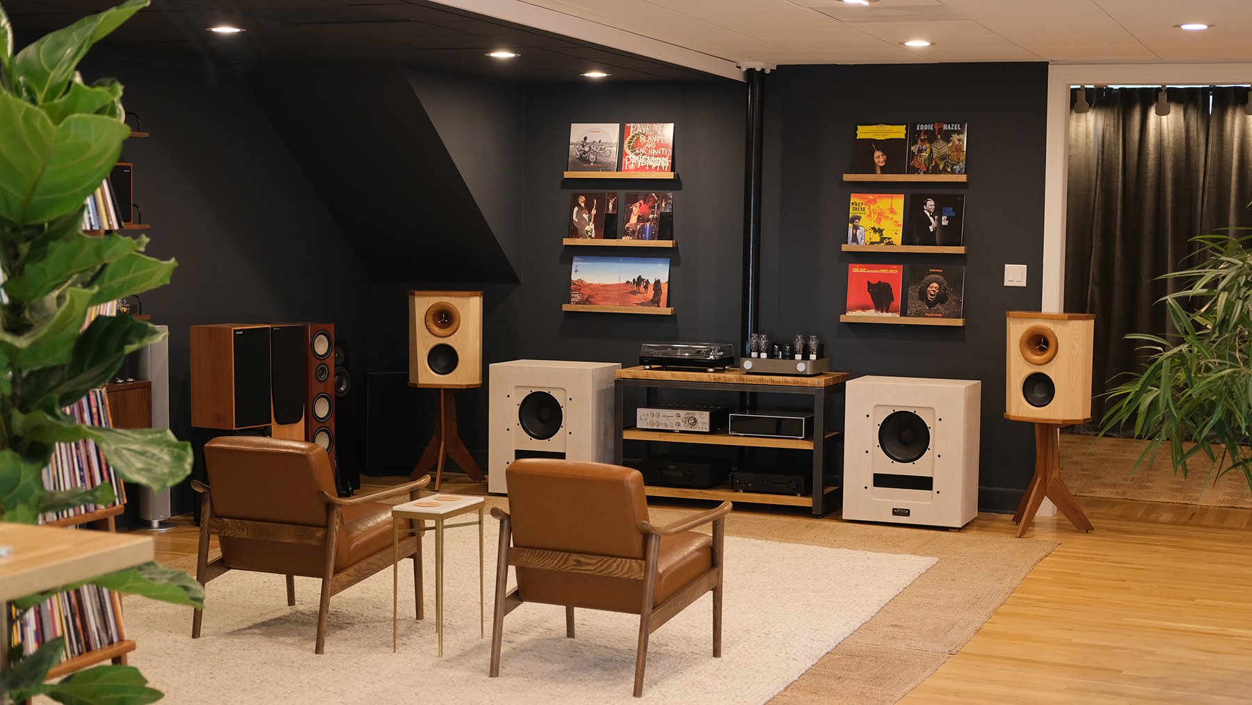 Dealer store image