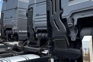 Detailaufnahme der Fahrerkabine eines HNiDA-Lkw
