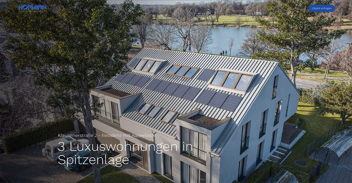 Modernes Wohngebäude mit Solaranlage und Seeblick in ruhiger Umgebung