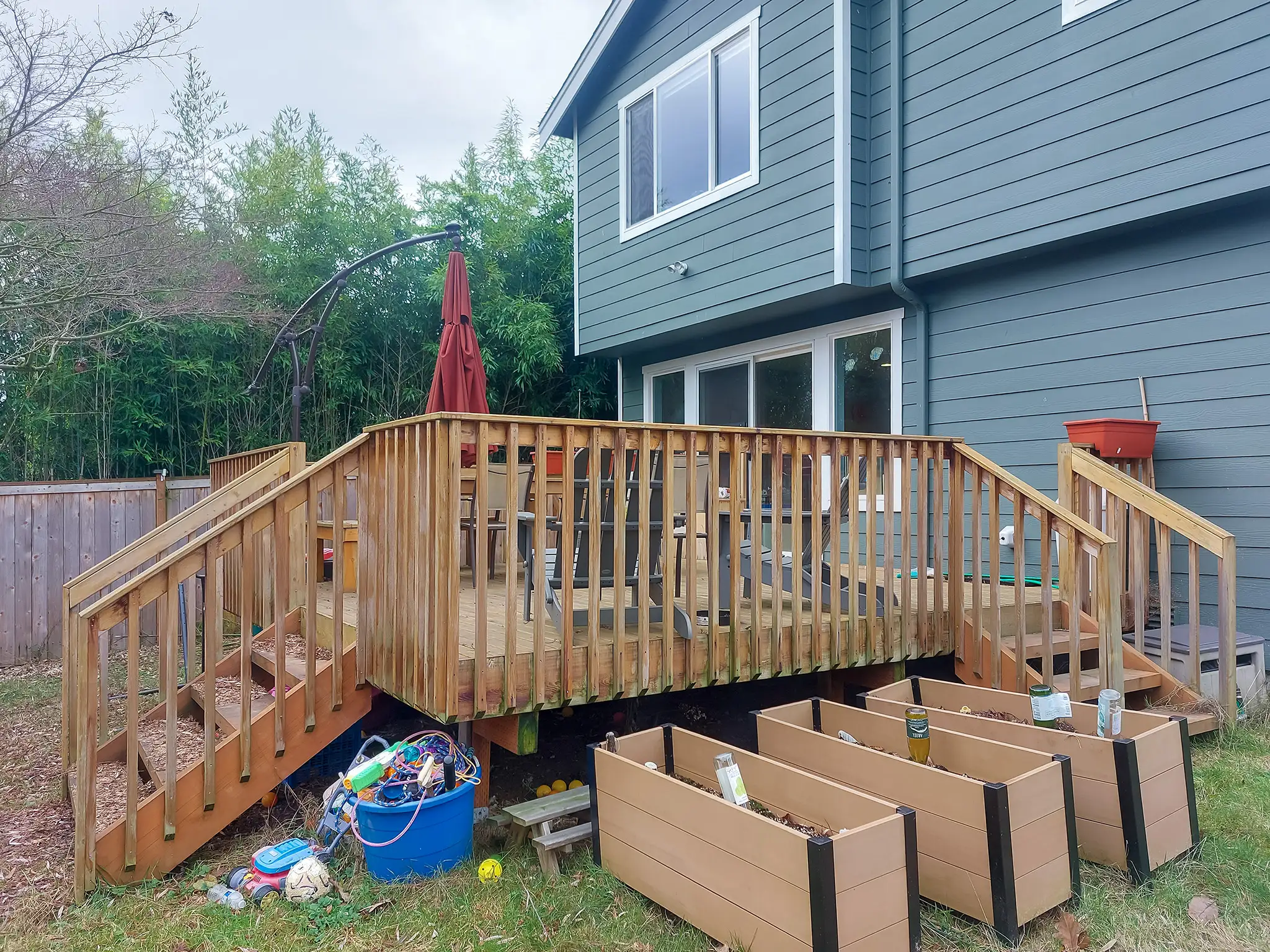 Backyard deck in a Kirkland, WA rambler before it was rebuilt.