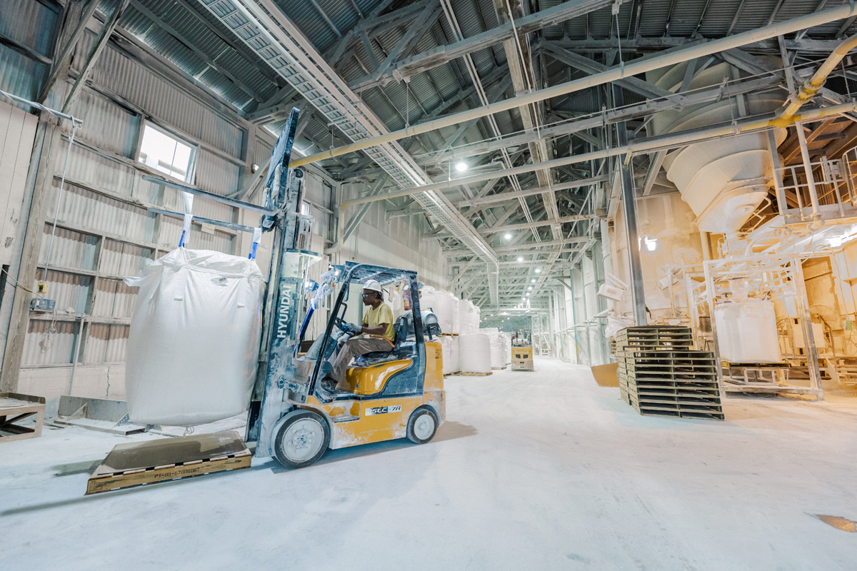 kamin employee operating fork lift in gordon georgia plant moving kaolin clay bulk bags