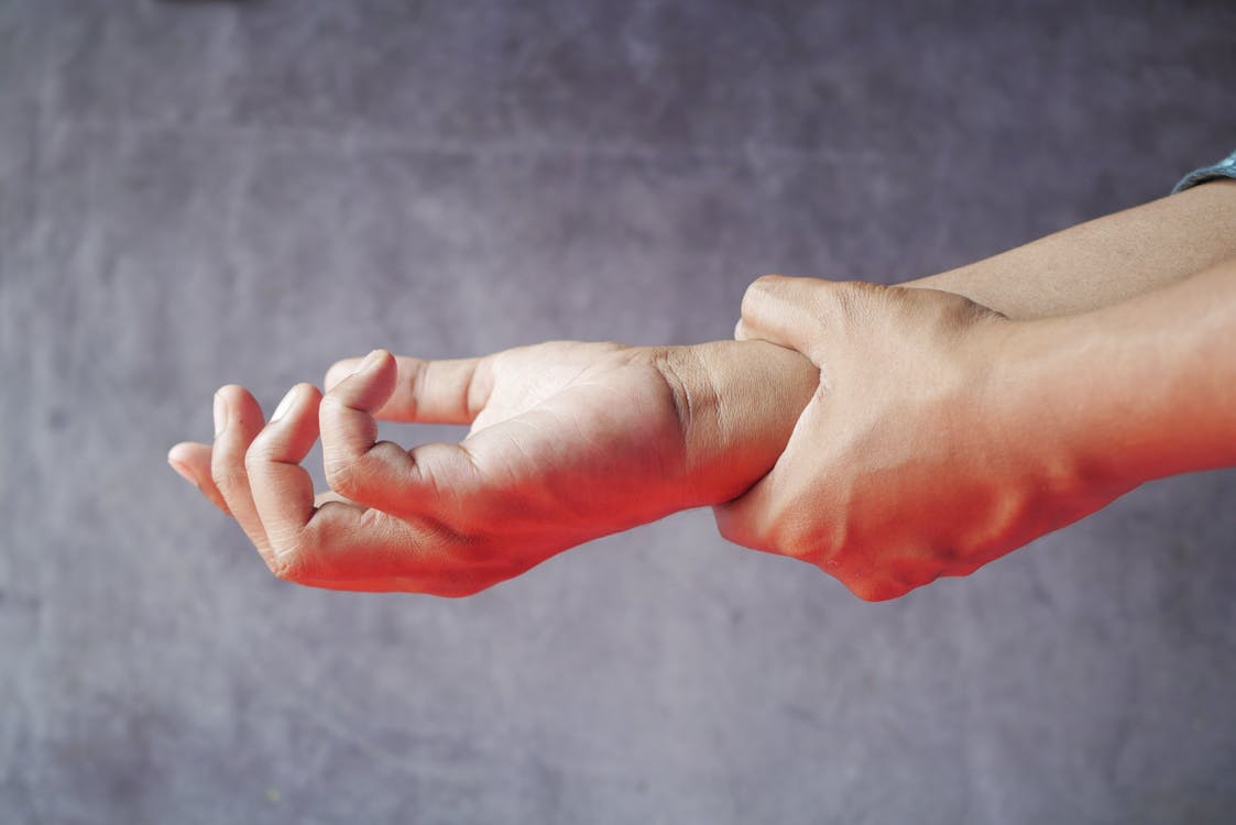 How Spinal Decompression Treats Numbness, Tingling, and Nerve Pain
