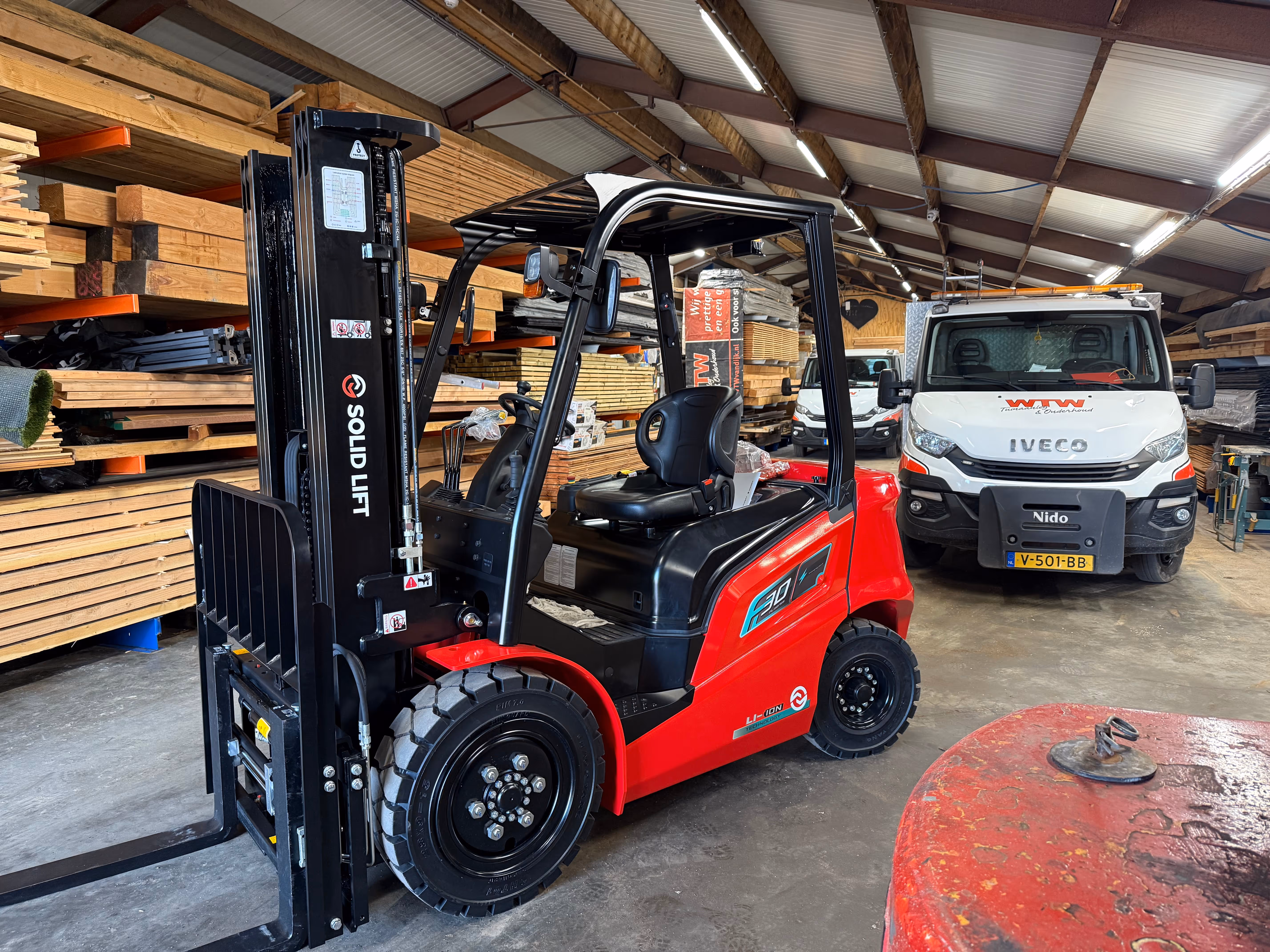 Solid Lift heftruck WTW Tuinaanleg & Onderhoud