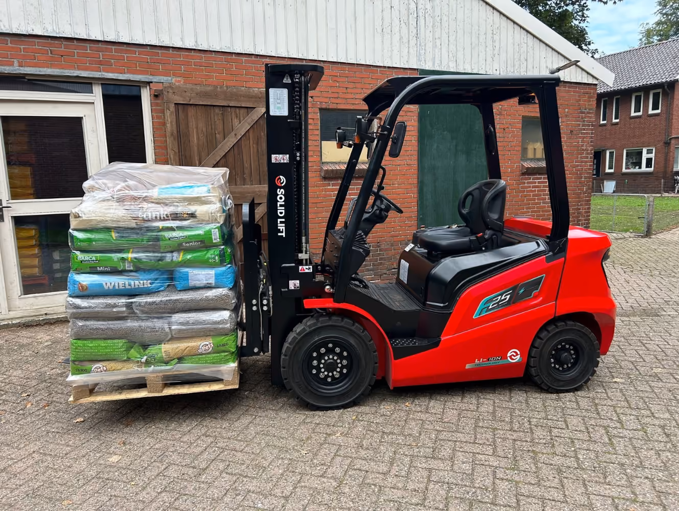 Solid Lift heftruck JW Snippe diervoeders