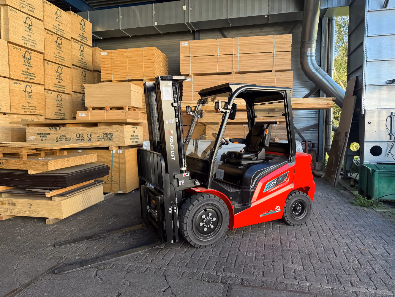Solid Lift heftruck Meubelfabriek M&M Dollevoet Oss