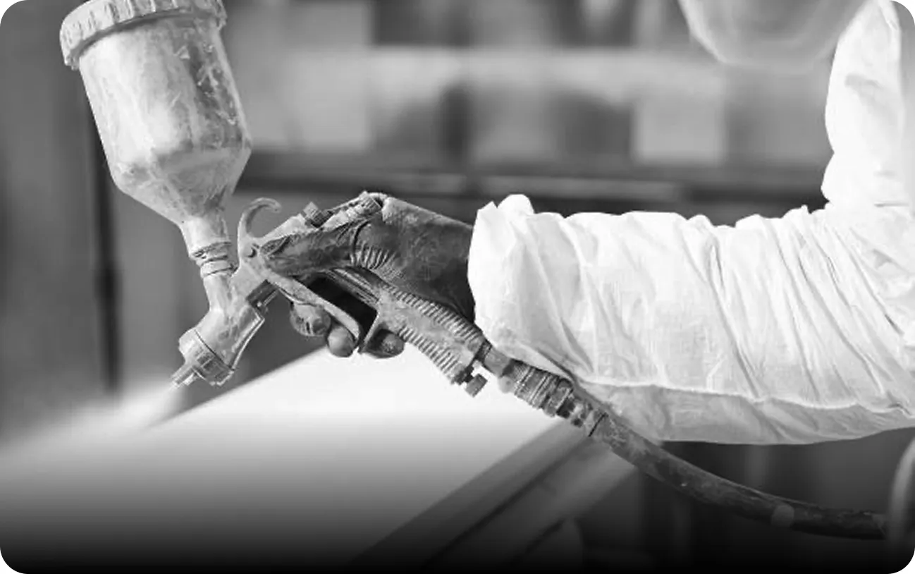 Powder paint workshop used for high-durability finishing of joinery and aluminum components.