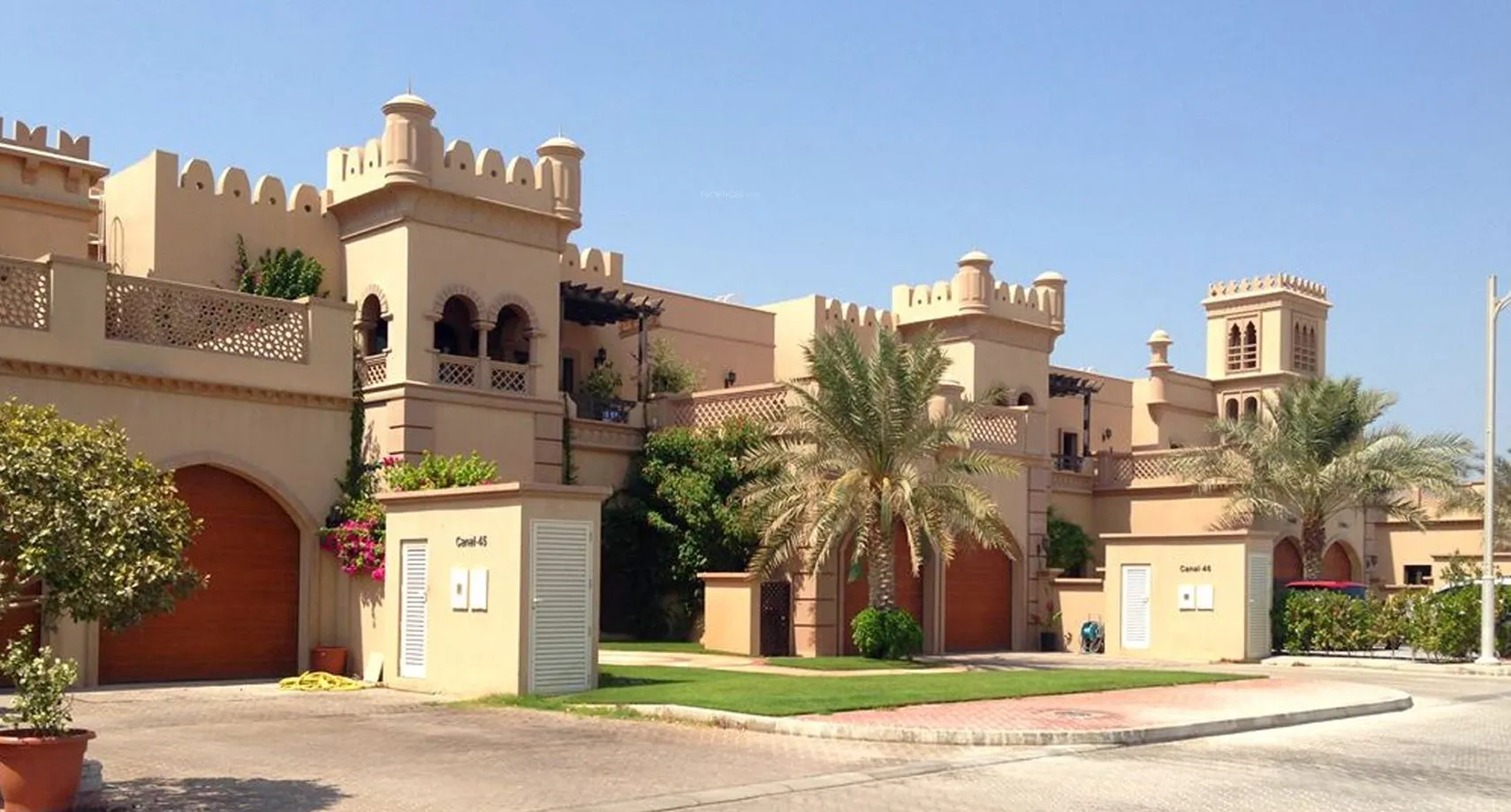 Modern villa with Arabic design in Palm Jumeirah