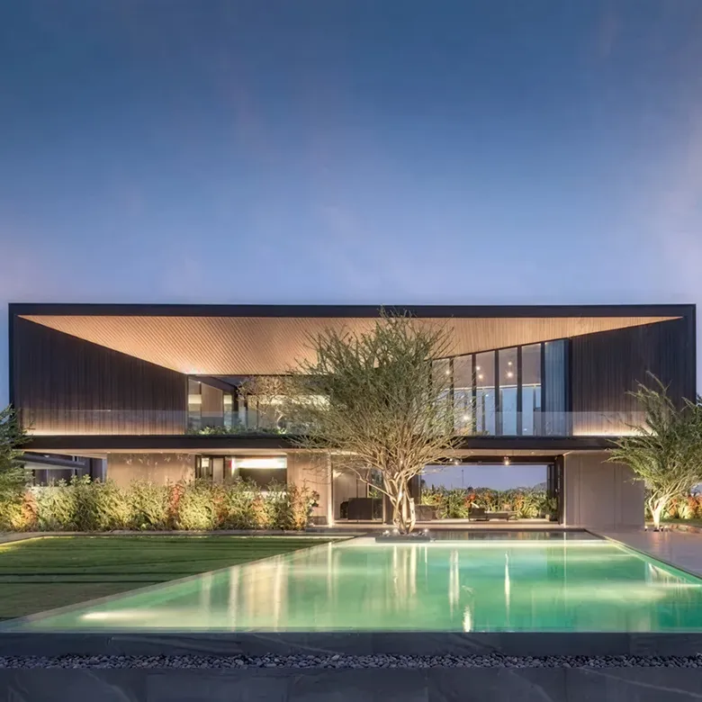 Modern villa design featuring a courtyard and swimming pool in Dubai by Rayfitout.