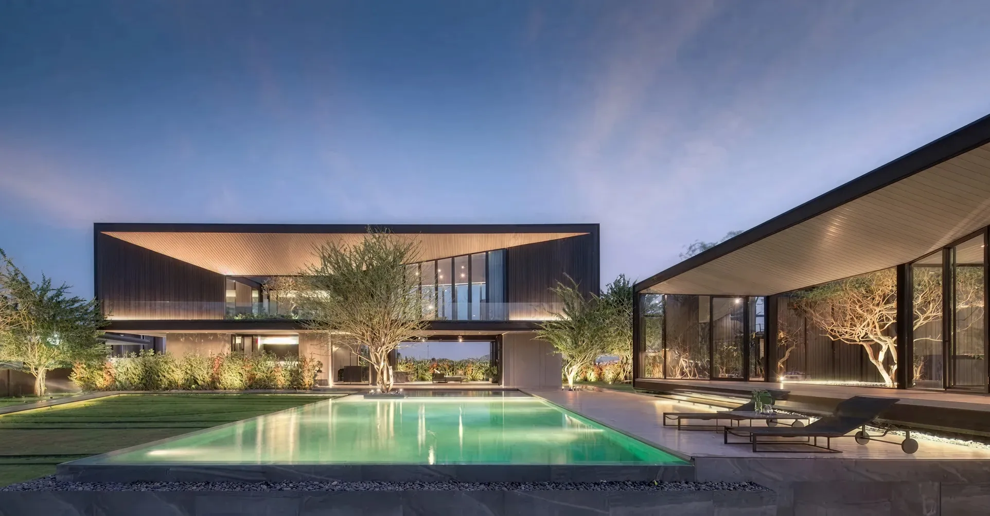 Modern villa design featuring a courtyard and swimming pool in Dubai by Rayfitout.
