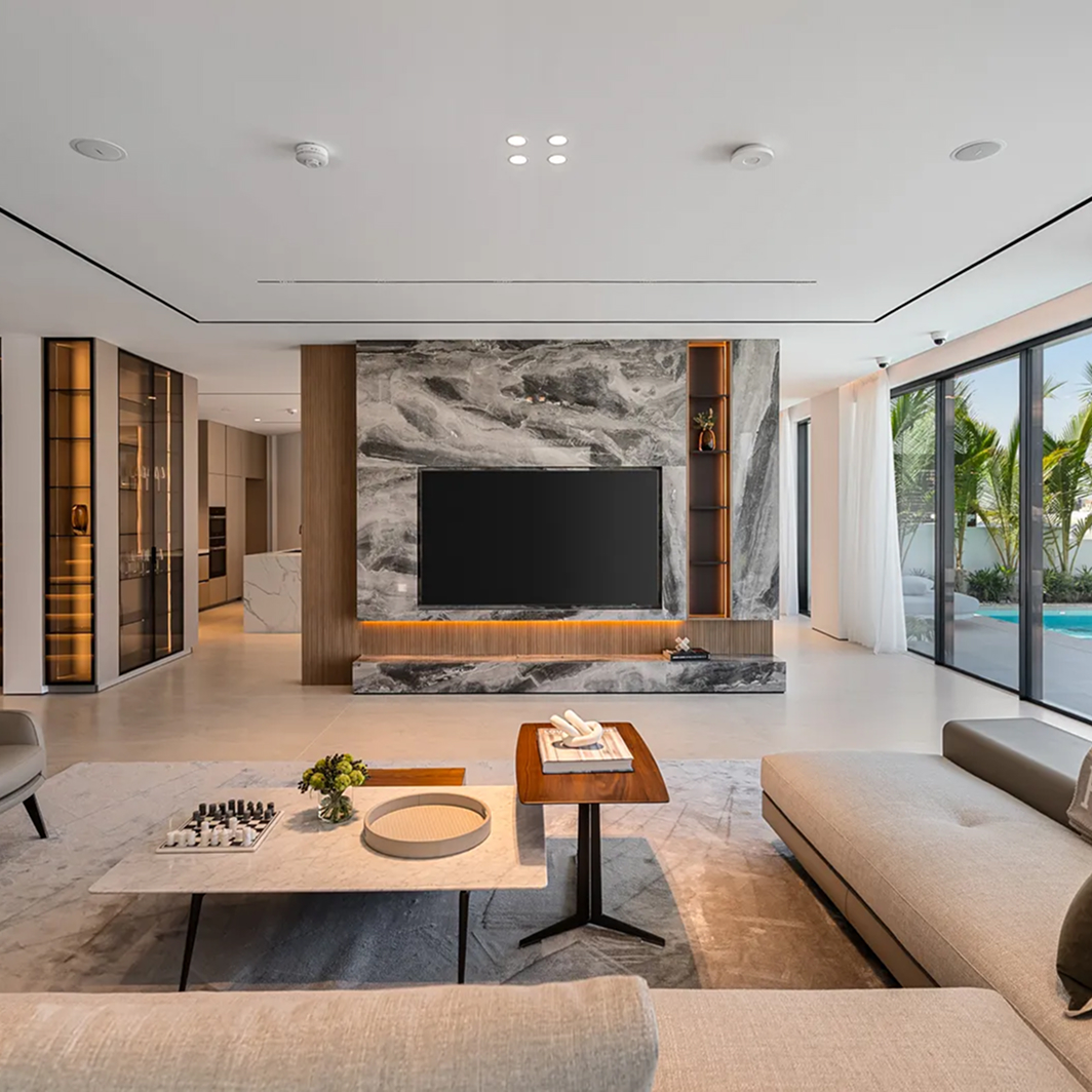 High-end ensuite bathroom interior design featuring marble-look tiles and walk-in shower.