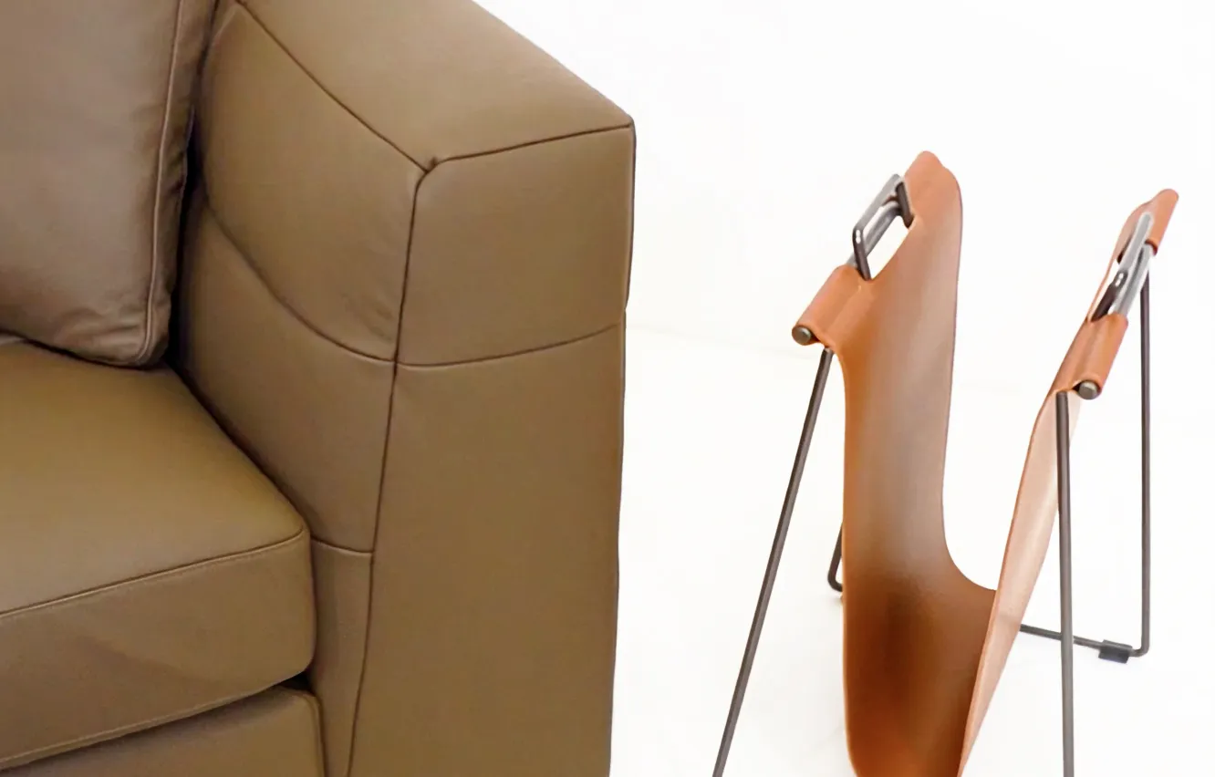 Luxury villa in Abu Dhabi featuring contemporary ceiling fixture by Rayfitout.