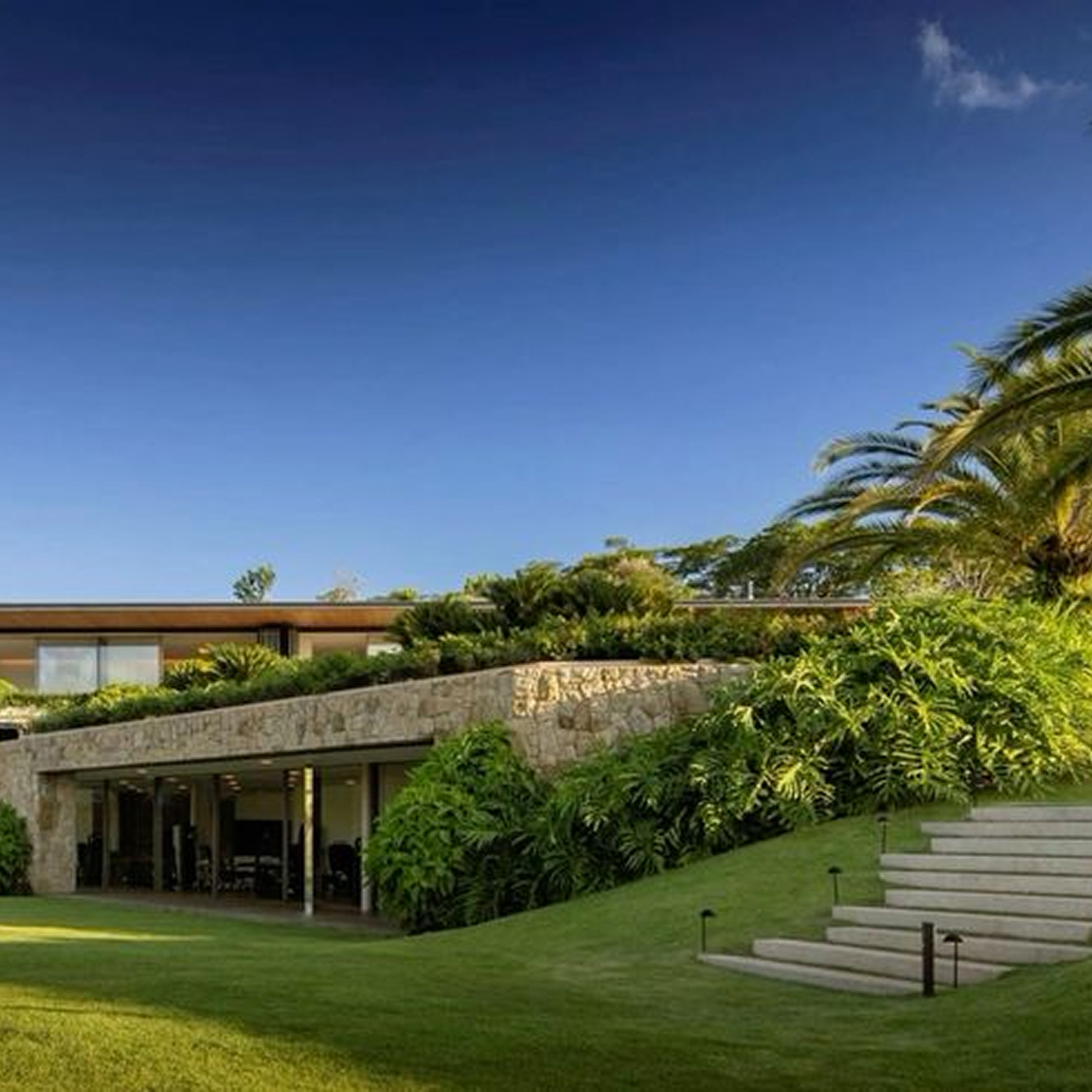 Custom-designed interior in a fully renovated villa in Dubai