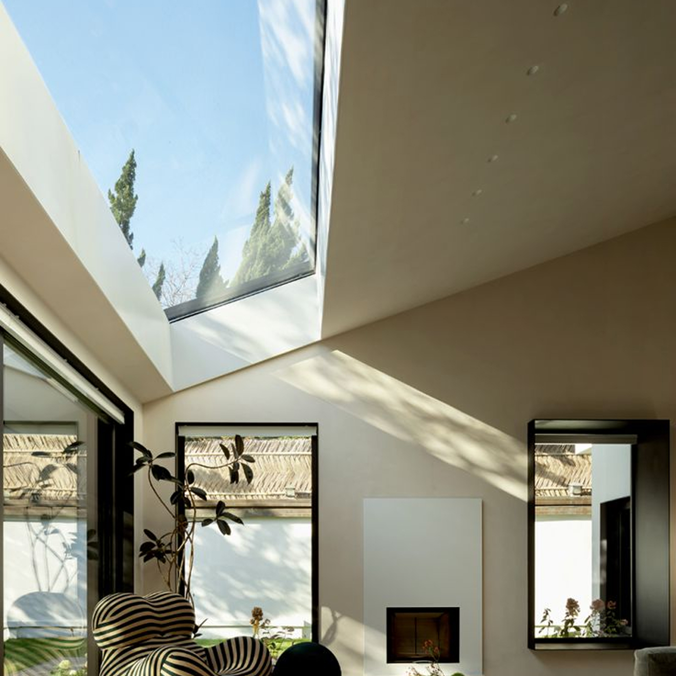 Custom-designed interior in a fully renovated villa in Dubai