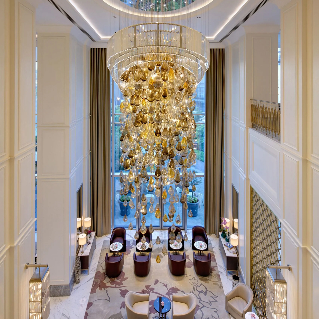 Custom-designed interior in a fully renovated villa in Dubai