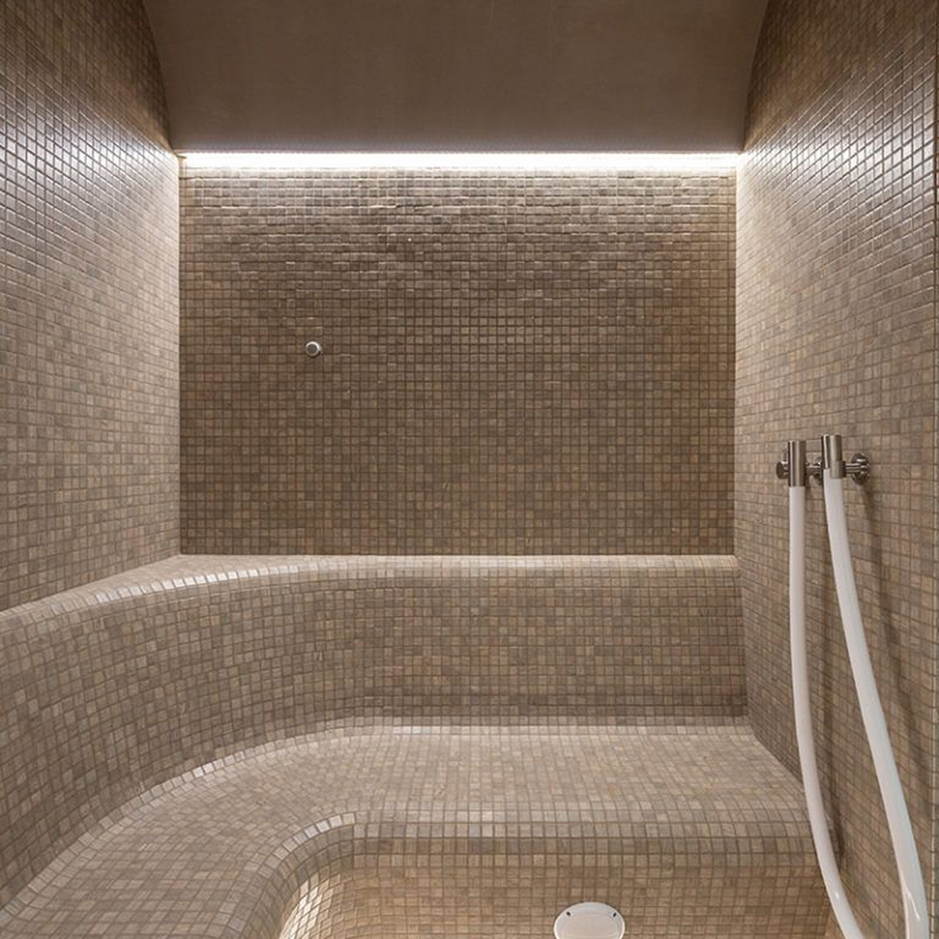 Custom-designed interior in a fully renovated villa in Dubai