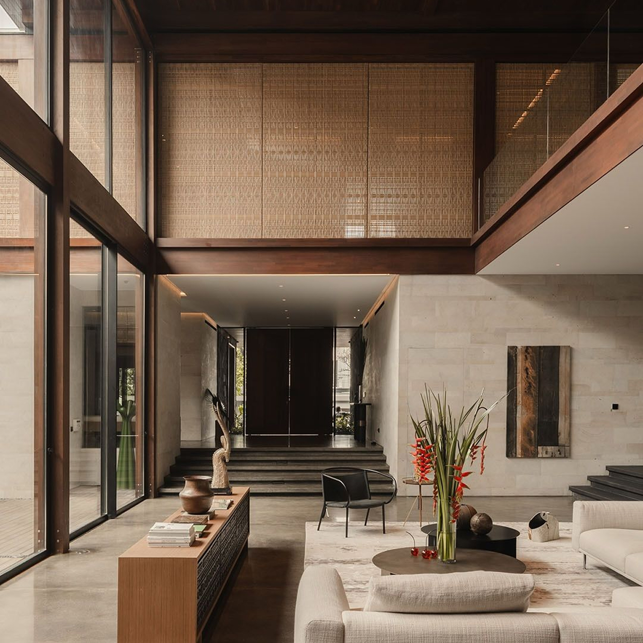 Custom-designed interior in a fully renovated villa in Dubai