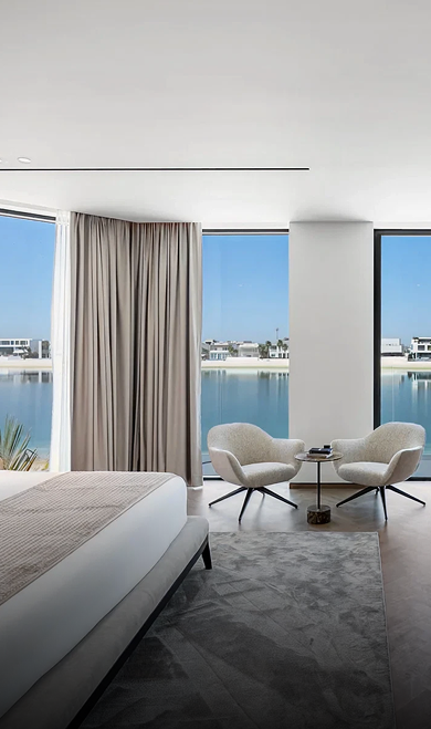 Modern beachfront villa with expansive windows in Palm Jumeirah.